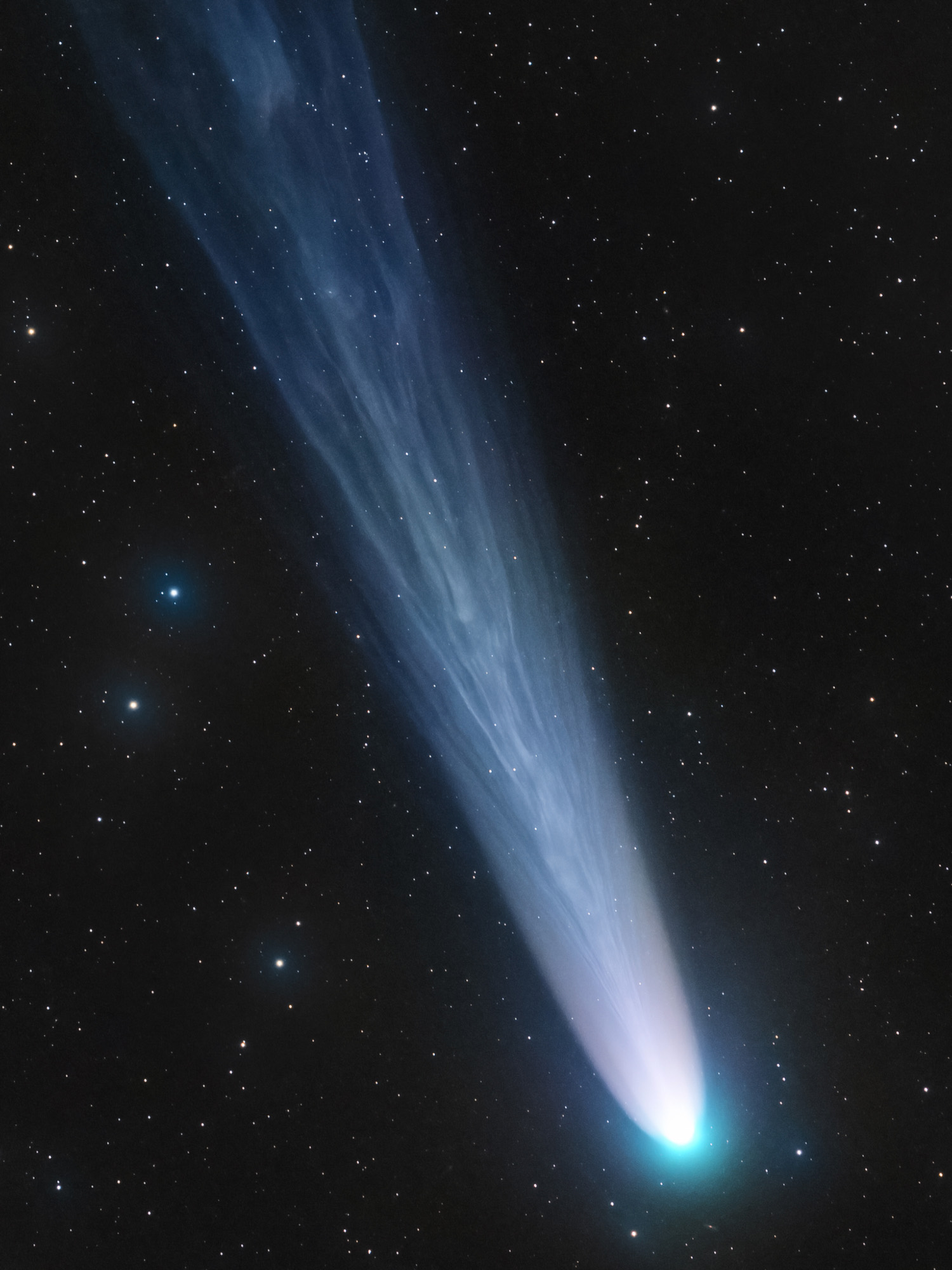 Majzik Lionel: C/2021 A1 (Leonard)-üstökös teljes pompájában december 27-én