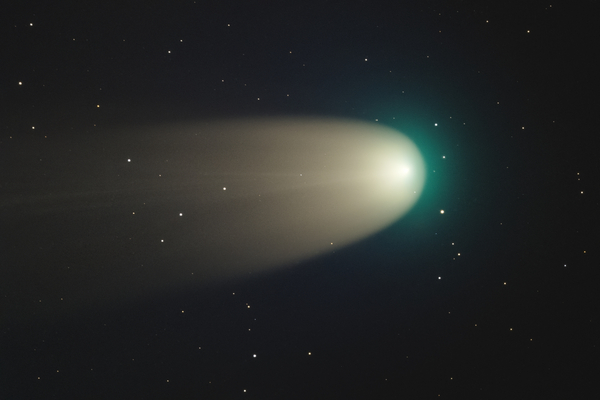 A 'Leonard-üstökös tündöklése hazánkból és a déli féltekéről