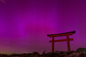 Torii kapu északi fénnyel