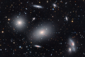 A Markárián-lánc szíve a Virgo-halmazban M84-M86