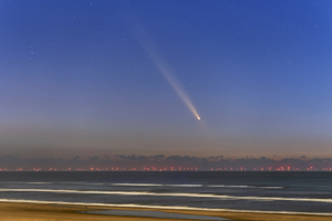 Üstököslemente a tengerparton