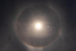 Februári Hold-haló