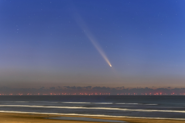 Üstököslemente a tengerparton