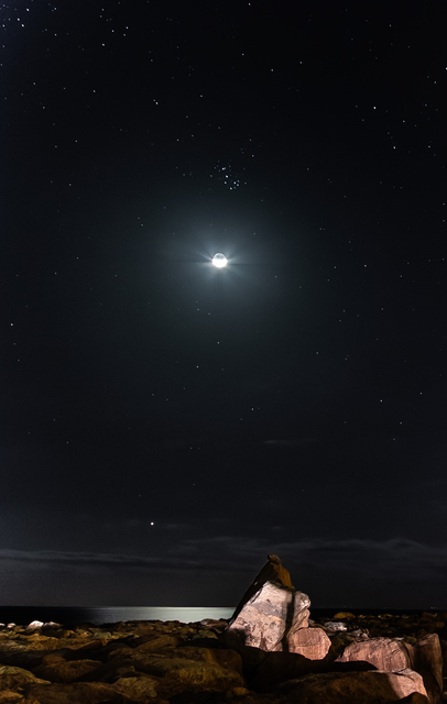 Jupiter-Hold-Fiastyúk együttállás sziklával