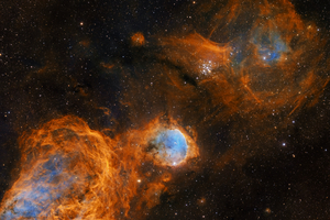 Gabriela Mistral-köd, az NGC 3324 és az NGC 3293 nyílthalmazokkal
