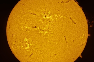 A Nap 2025.11.09-én, az AR4272 és az AR4274 napfoltcsoportokkal