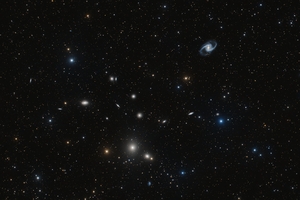 NGC 1365 és a Fornax galaxishalmaz
