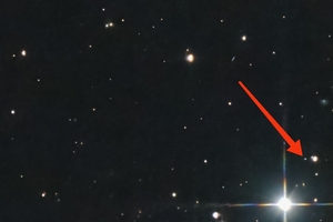 SDSS J121102.08+390706.3 Kvazár a Vadászebek mellett.