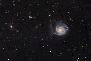 M101 - A Szélkerék-galaxis és környezete (avagy galaxisok a szélkerék mögött)