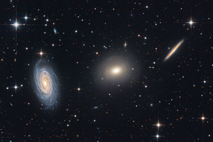 Kozmikus hármas – NGC 5985, NGC 5982 és NGC 5981