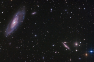 M106 és környezete