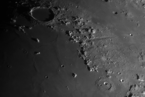 A Plato-kráter, a Cassini-kráter és a Vallis Alpes