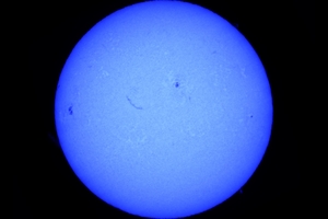 Nap, kék-hélium 4471.5A