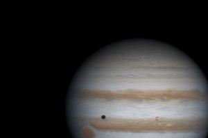 Jupiter és Io, két óra forgás