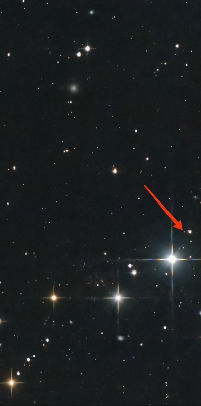 SDSS J121102.08+390706.3 Kvazár a Vadászebek mellett.
