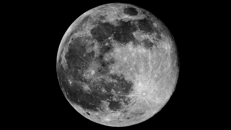 Telihold perigeum környékén