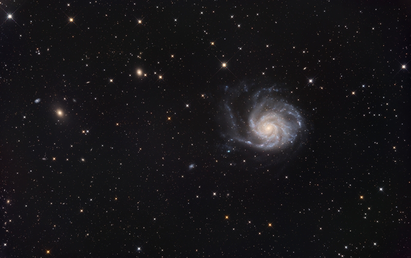 M101 - A Szélkerék-galaxis és környezete (avagy galaxisok a szélkerék mögött)