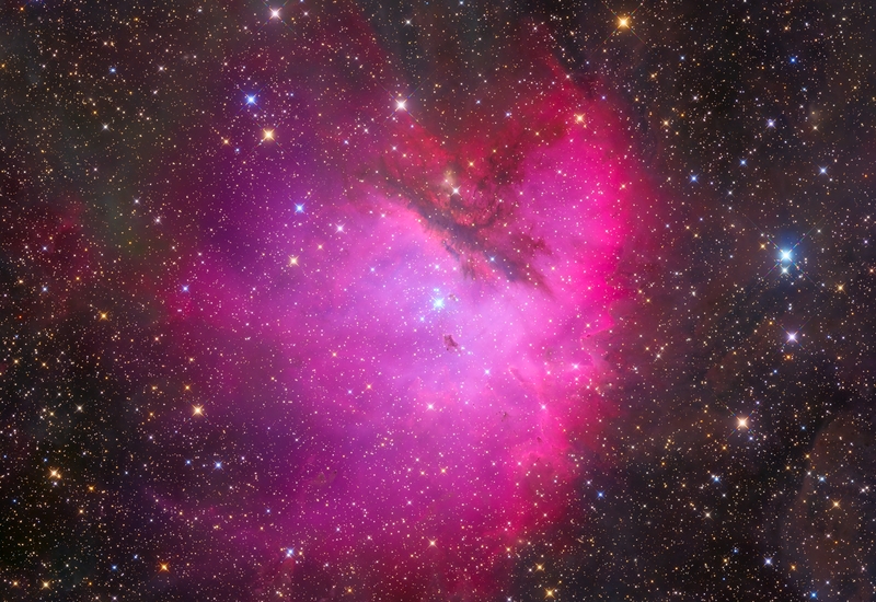 Izzó csend - NGC 281 (Pacman-köd)