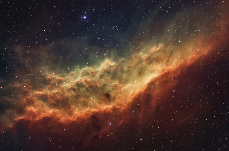 Kalifornia-köd (NGC 1499): Lángoló csatamezők az égbolt peremén