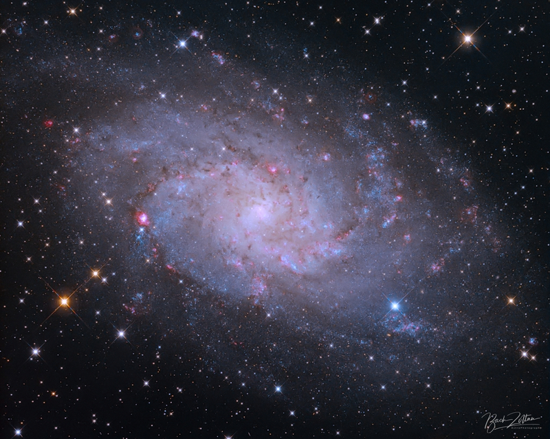 Tiangulum-galaxis a kis testvér