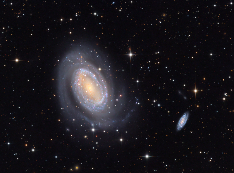 NGC 4725-  NGC 4712 Kozmikus páros tánc a végtelenben