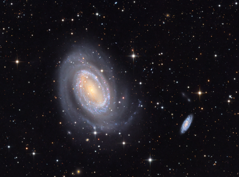 NGC 4725- NGC 4712 Kozmikus páros tánc a végtelenben