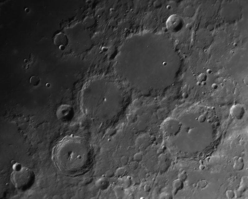 Kráter-figura a Holdon