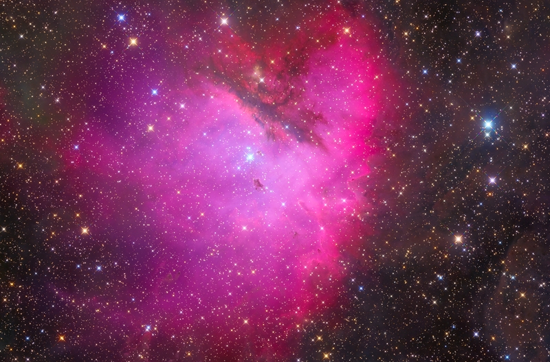 Izzó csend - NGC 281 (Pacman-köd) crop