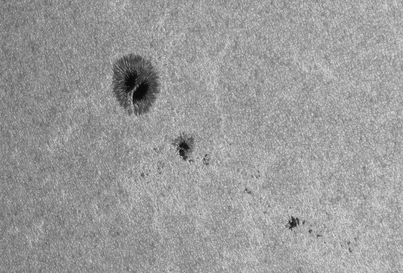 AR 4381-es csoport kontinuumban és a 4384 ovális folt