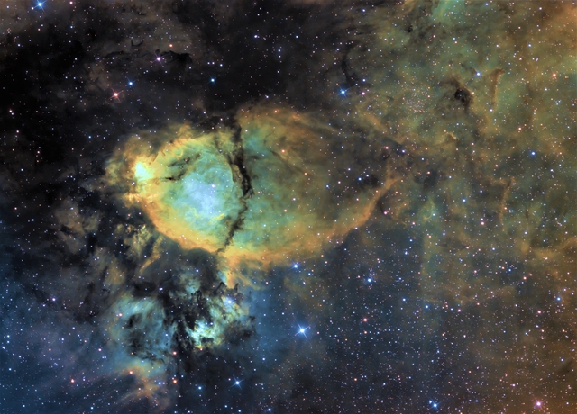 NGC 1795 emissziós köd a Kasszipeiában